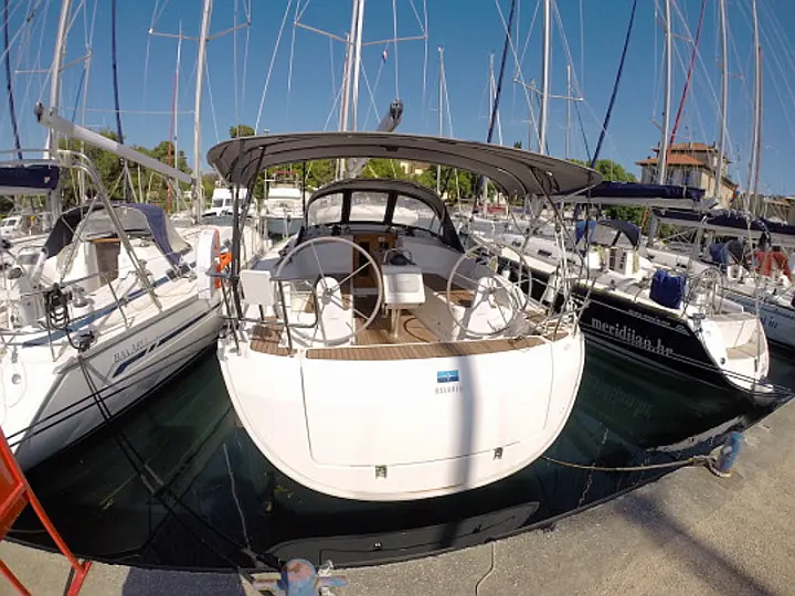 Bavaria Cruiser 37 - External image