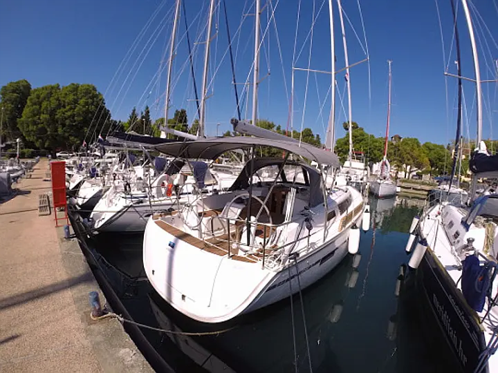 Bavaria Cruiser 37 - 