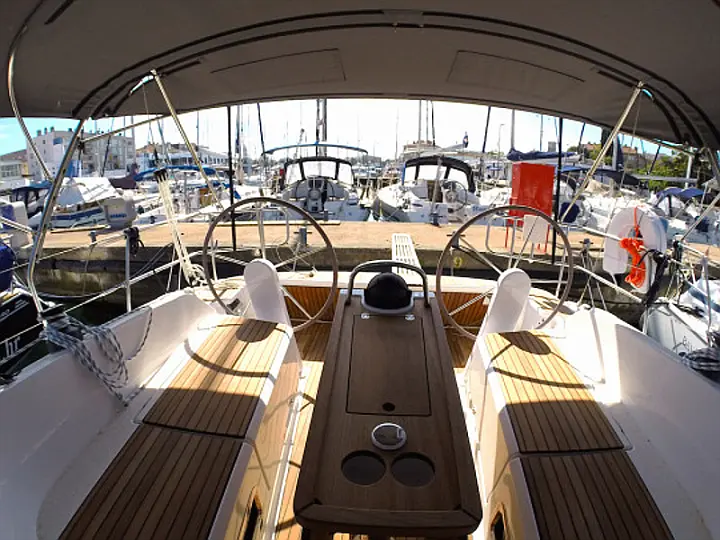 Bavaria Cruiser 37 - 
