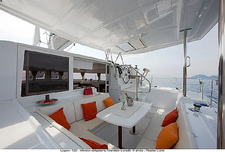 Lagoon 420 - Cockpit