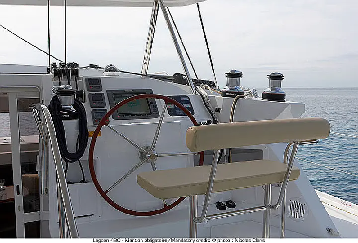 Lagoon 420 - Cockpit