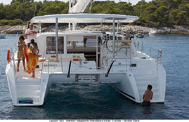 Lagoon 420 - At Anchor