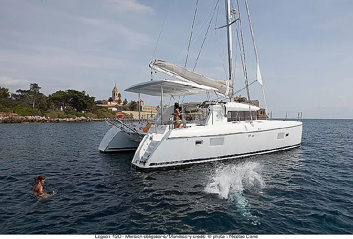 Lagoon 420 - At Anchor