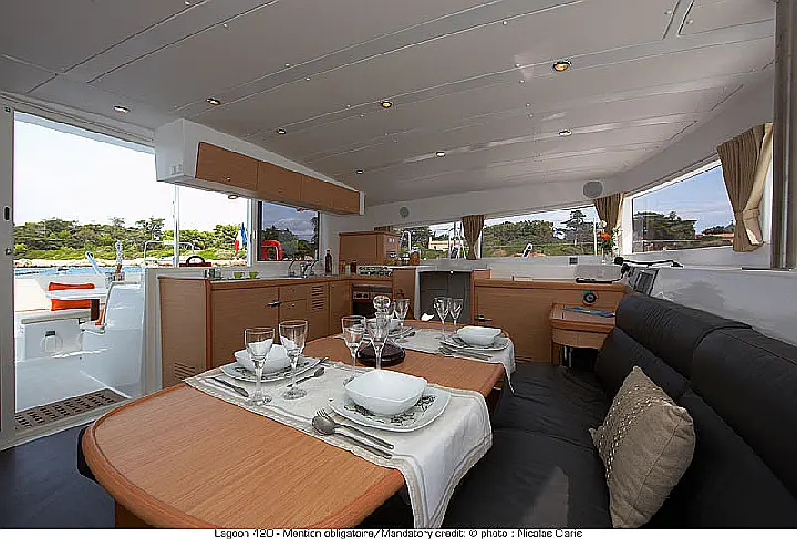 Lagoon 420 - Saloon