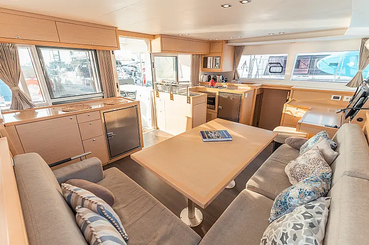 Lagoon 450 Flybridge - 