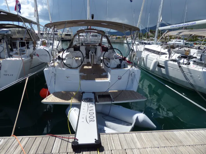 Sun Odyssey 389 - 