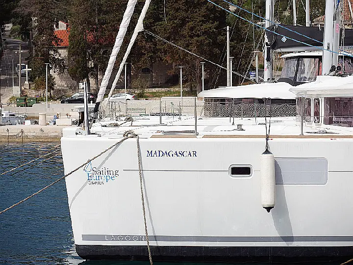 Lagoon 450 - Exterior (photo taken 2019)