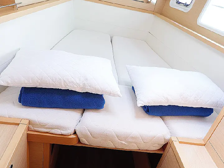 Lagoon 450 - Interior - cabin (photo taken 2019)