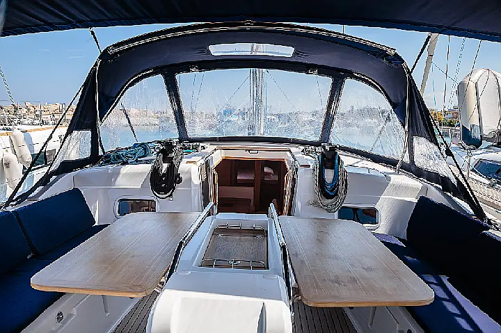 Sun Odyssey 519 - pozzetto tavolo