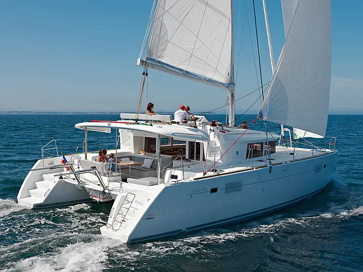 Lagoon 450 - External image