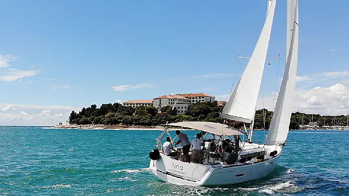 Sun Odyssey 389 - Outside