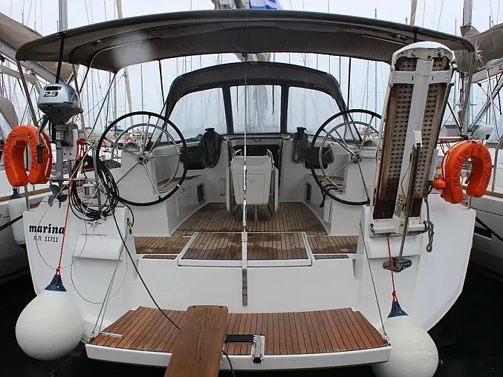 Sun Odyssey 519 - External image