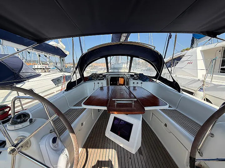 Oceanis 43-4 - External image