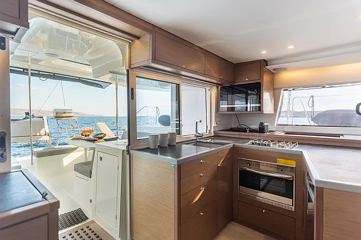 Lagoon 450 Fly - 