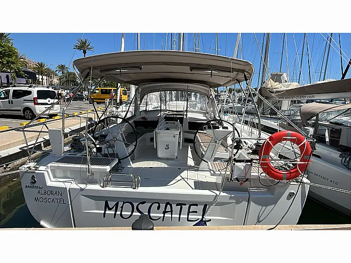 Oceanis 51.1 - External image