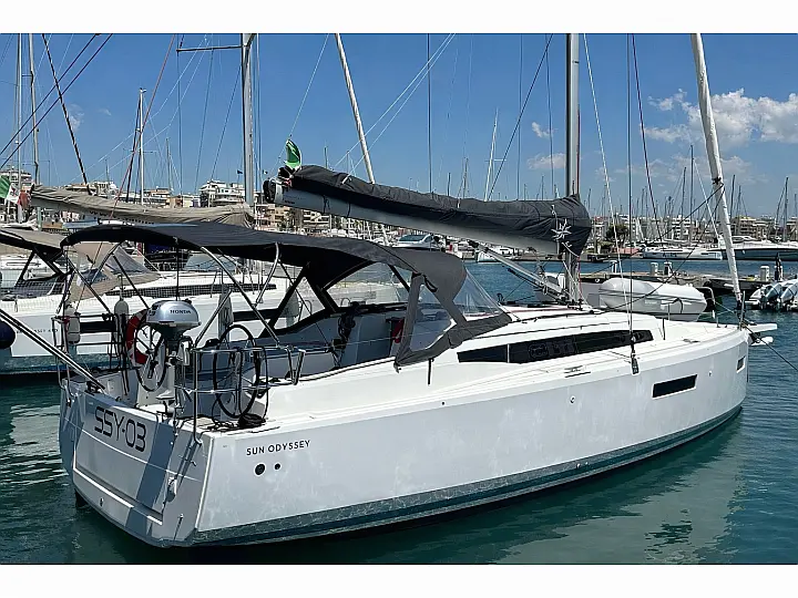 Sun Odyssey 380 - External image