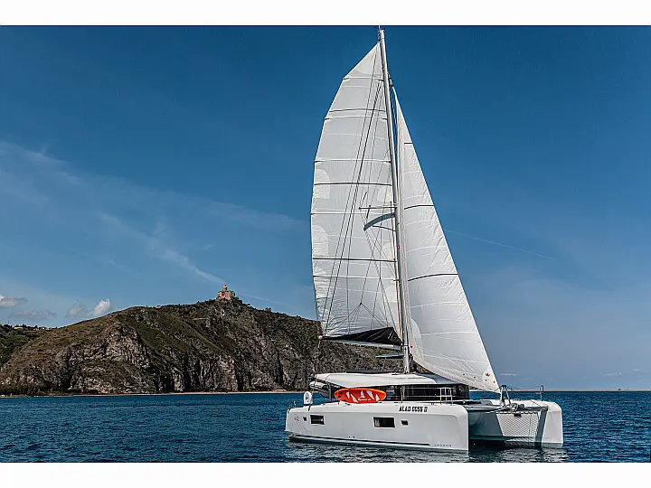 Lagoon 42 - External image