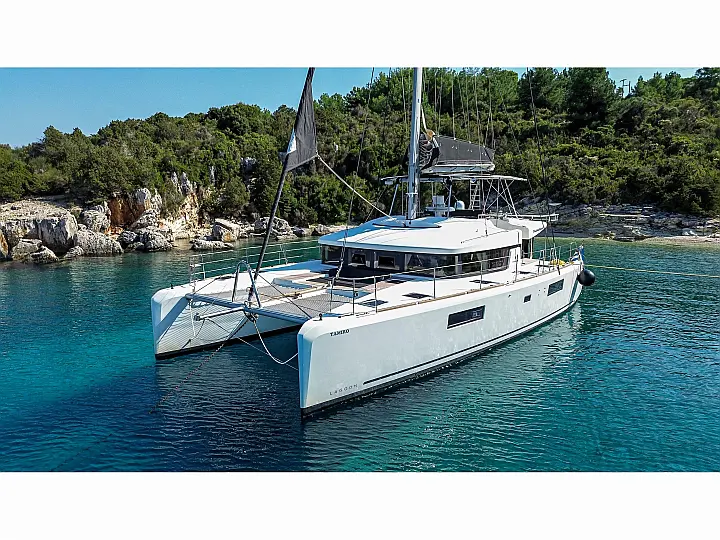 Lagoon 52F - External image