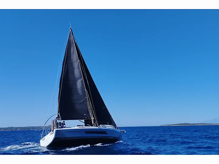 Dufour 37 Performance - External image