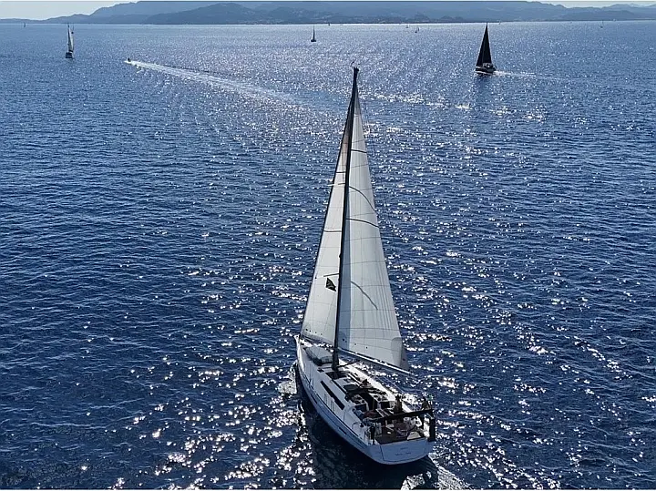 Dufour 460 Grand Large 5Cab - External image