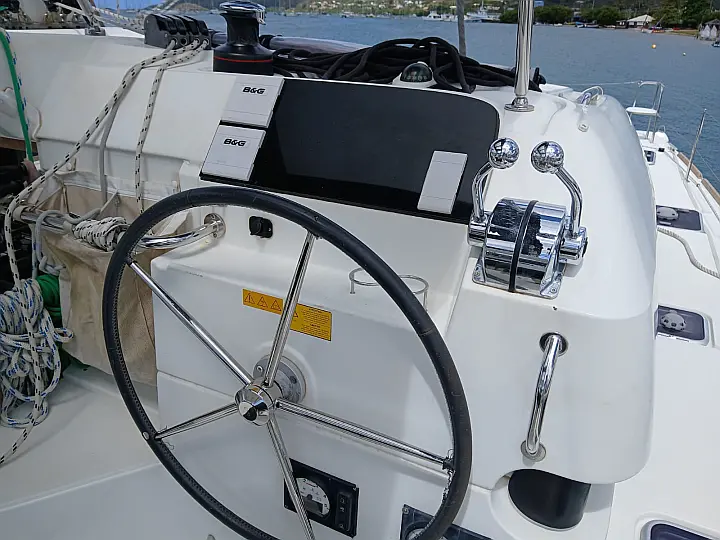 Lagoon 42 - Helm Station