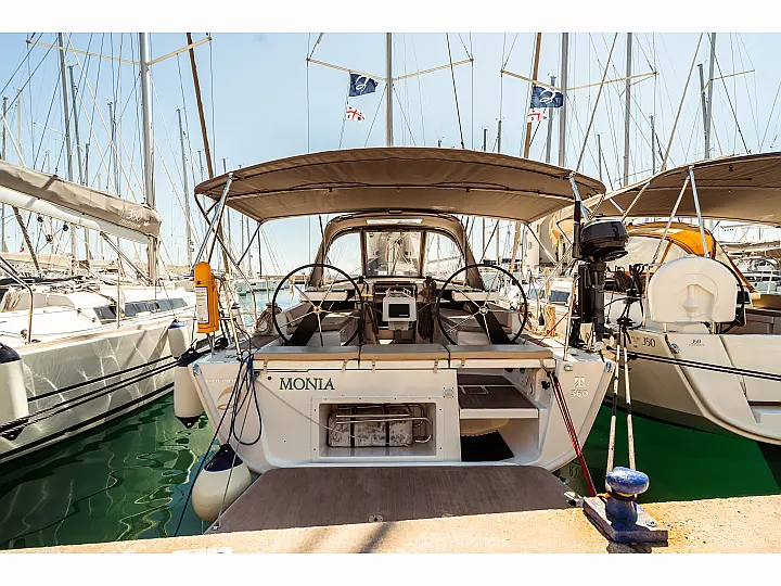 Dufour 360 GL - External image