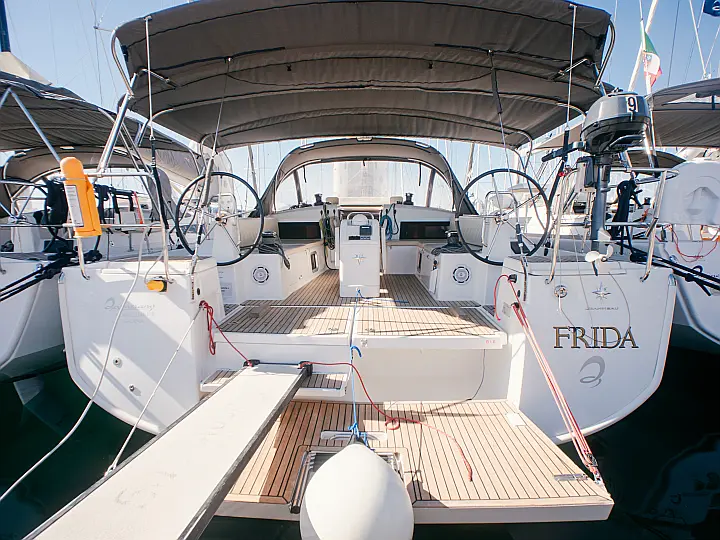 Sun Odyssey 490 - External image