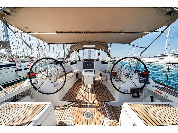 Sun Odyssey 439 - External image