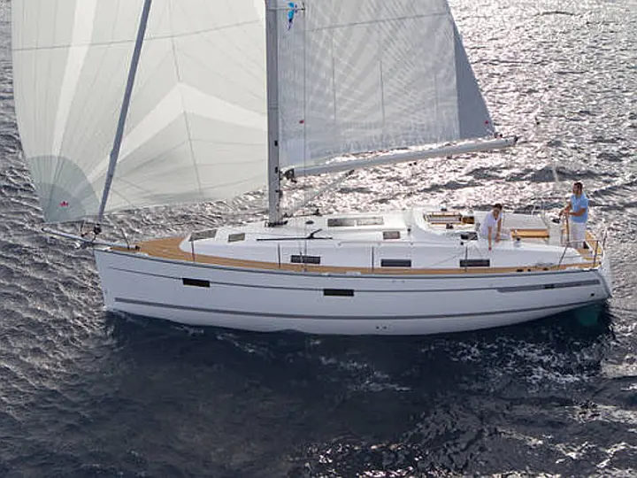 Bavaria Cruiser 36 - External image