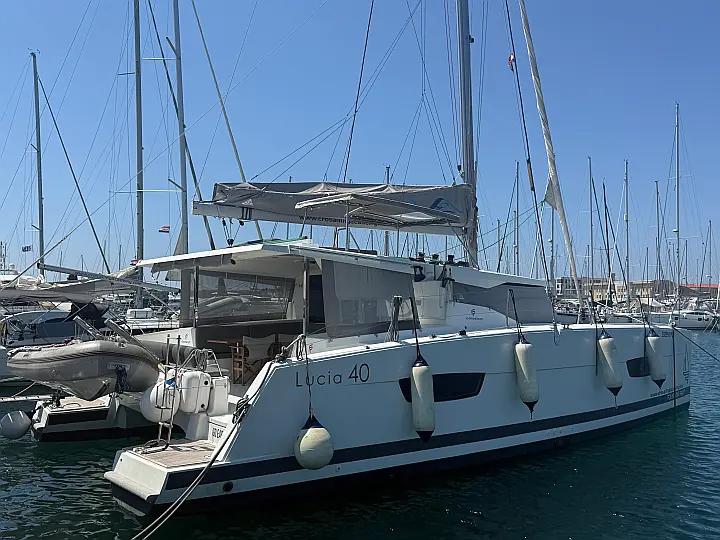 Lucia 40 - 