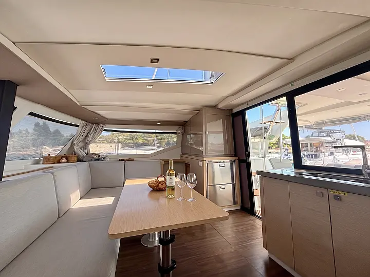 Lucia 40 - 