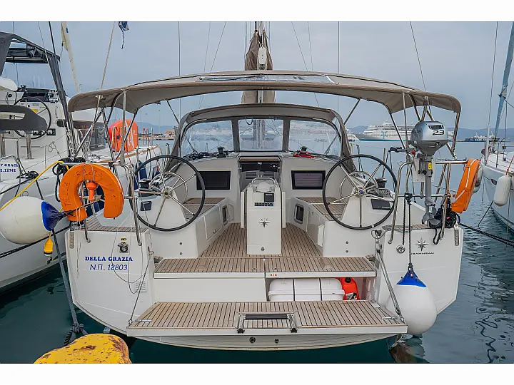 Sun Odyssey 410 - External image
