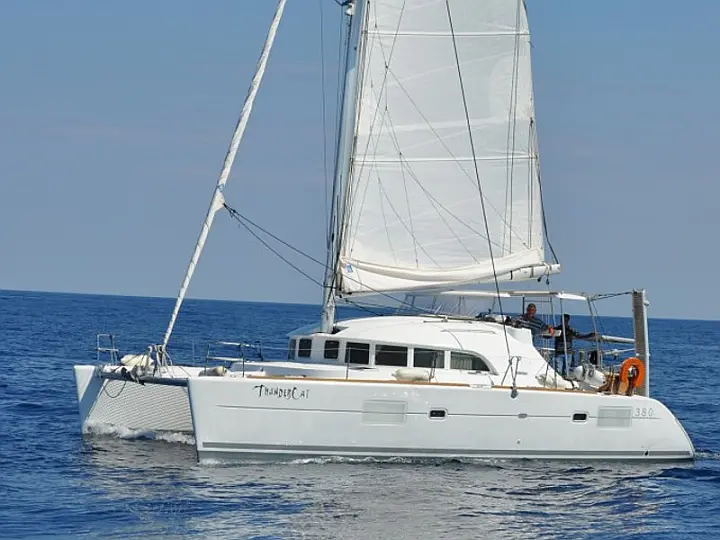 Lagoon 380 - External image