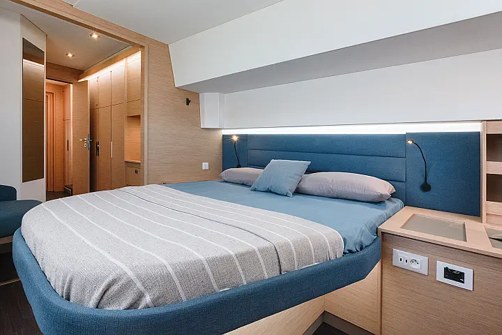 Aura 51 - 