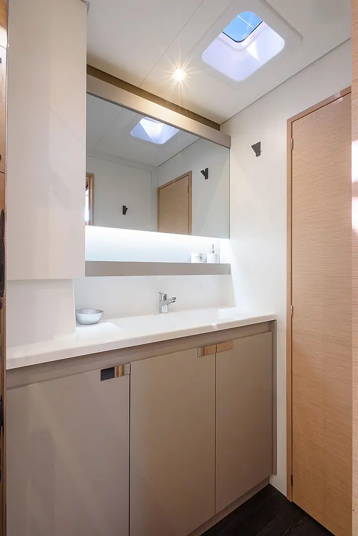 Aura 51 - 
