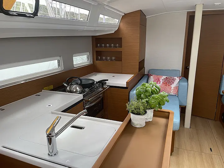 Sun Odyssey 410 - Internal image