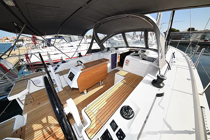 Bavaria C42 - 