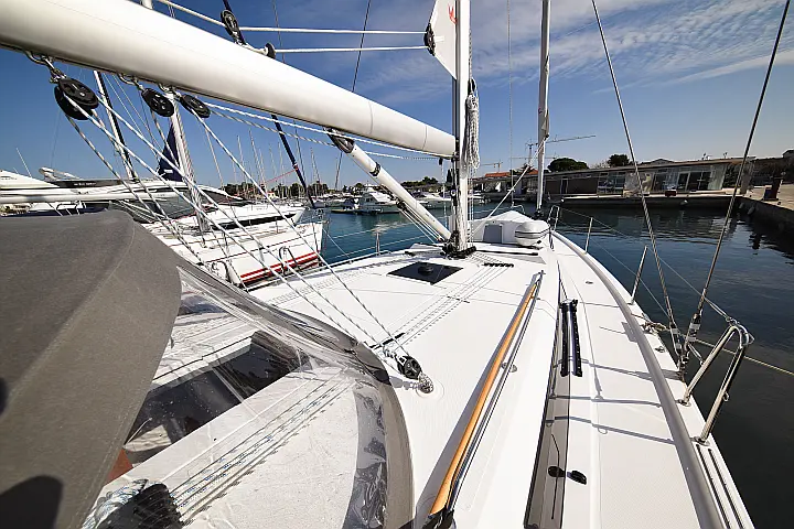 Bavaria C42 - 