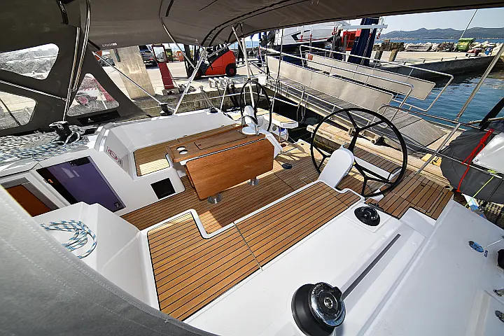 Bavaria C42 - 