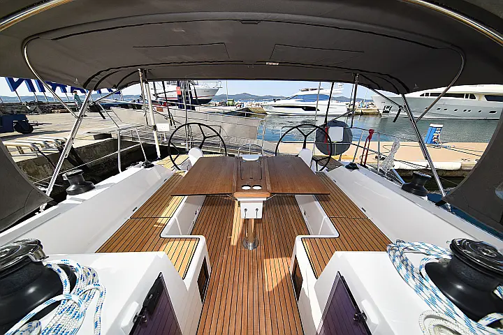 Bavaria C42 - 