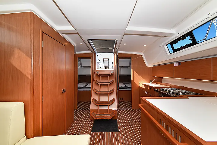 Bavaria C42 - 