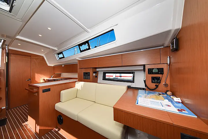 Bavaria C42 - 