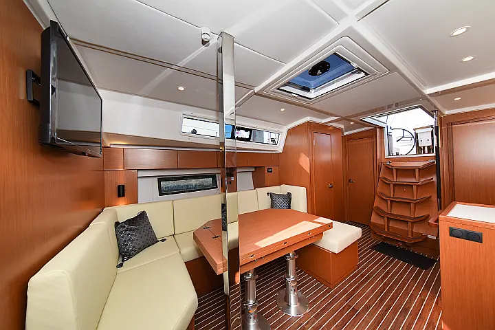 Bavaria C42 - 