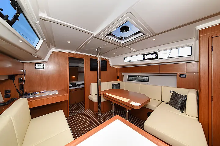Bavaria C42 - 