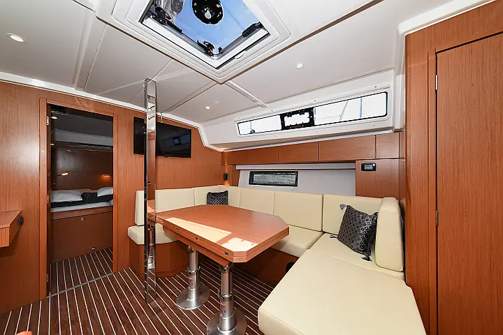 Bavaria C42 - 