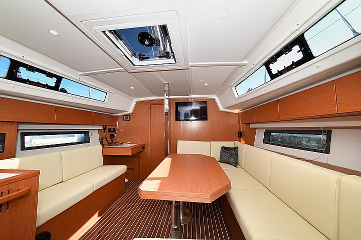 Bavaria C42 - 