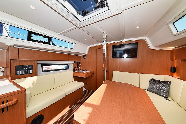 Bavaria C42 - 