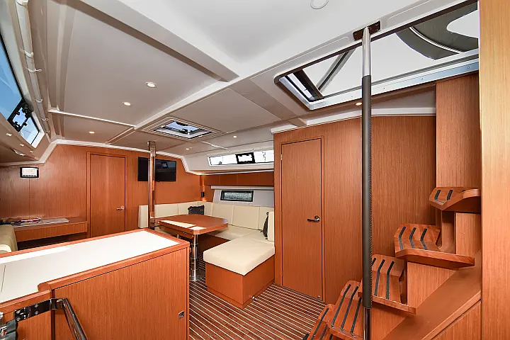 Bavaria C42 - 