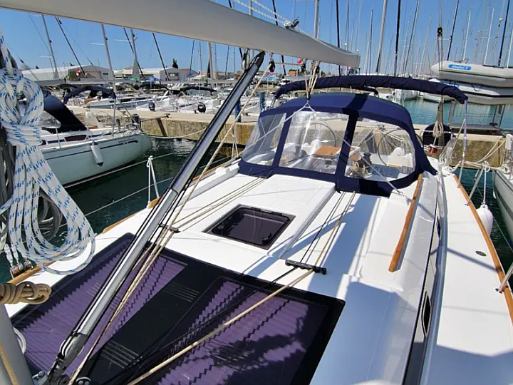 DUFOUR 382 BT - 