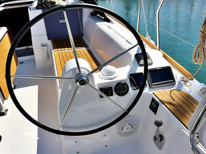 DUFOUR 382 BT - 